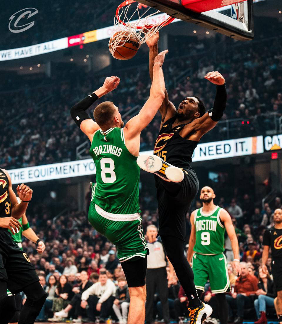 爱游戏-包含塞尔维亚队不断突破！，塔图姆连续十五场比赛得分超过大比分获胜赛场气氛高涨的词条