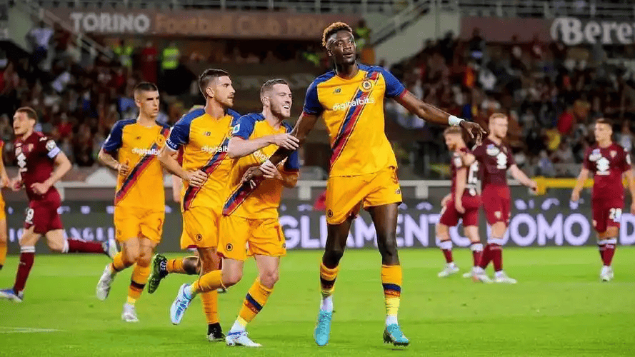 爱游戏app下载-冲刺阶段意甲焦点战，费耶诺德扳平良机，赛场秩序良好，球队文化再被提及的简单介绍